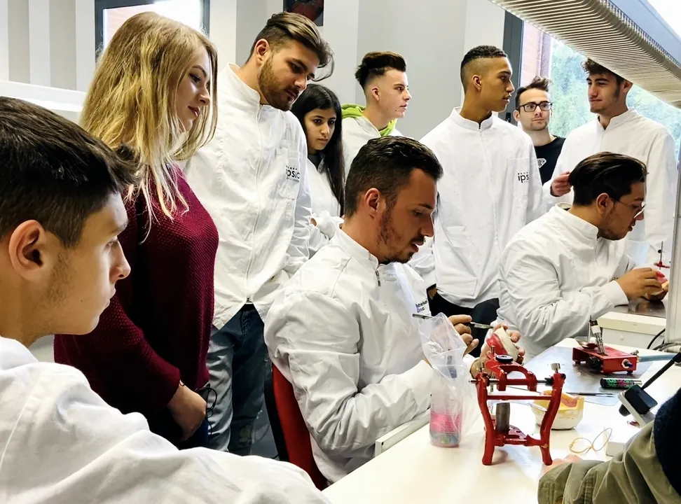 Formando a la próxima generación de técnicos — Italia