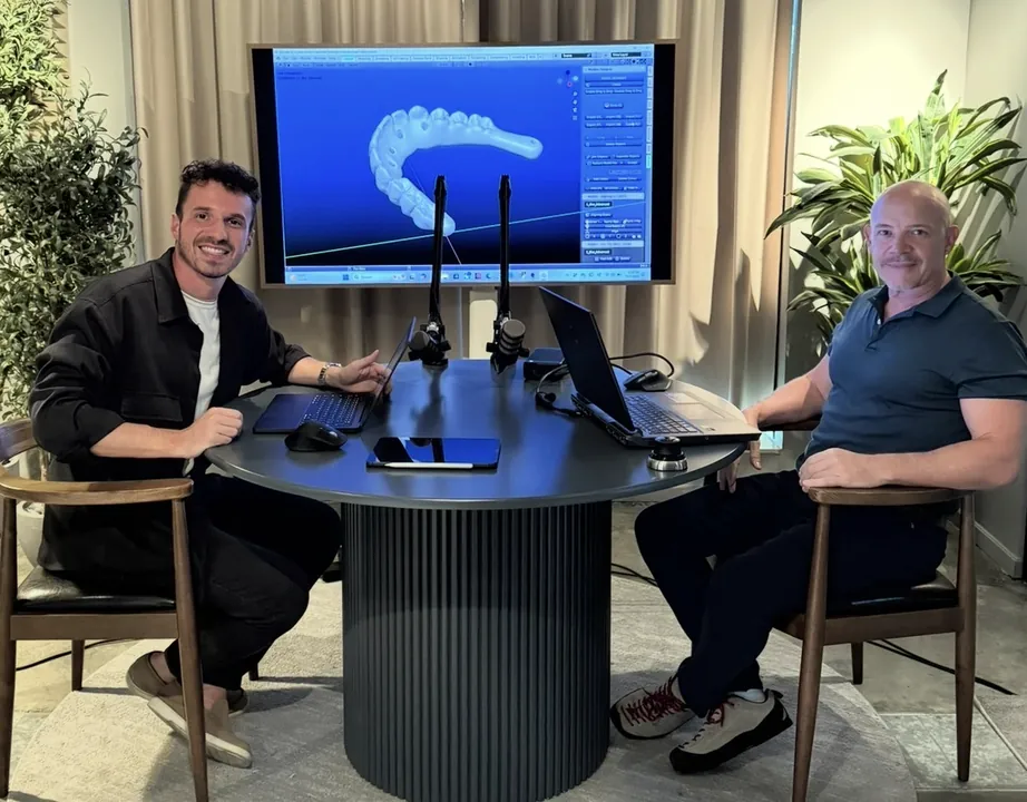 En el estudio con Mike Teiniker, fundador de Blender for Dental — Dubái, EAU